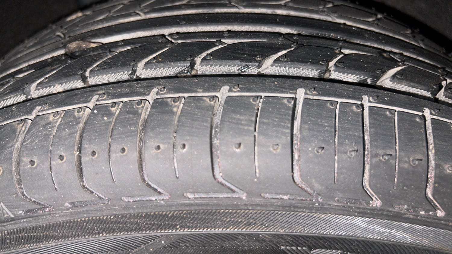 Used 2016 Maruti Suzuki Baleno Zeta 1.2 AT Petrol Automatic tyres RIGHT REAR TYRE TREAD VIEW