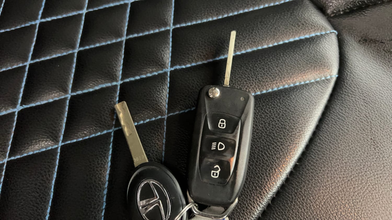 Used 2023 Tata Punch Adventure Rhythm Pack MT Petrol Manual extra CAR KEY VIEW