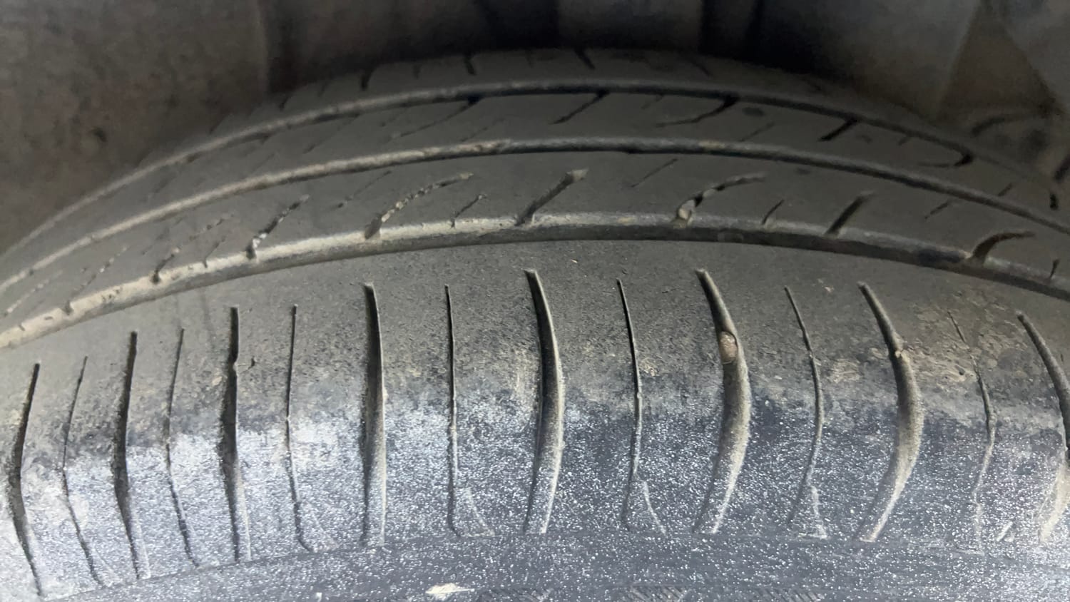 Used 2018 Hyundai Elite i20 Asta 1.2 AT Petrol Automatic tyres LEFT REAR TYRE TREAD VIEW