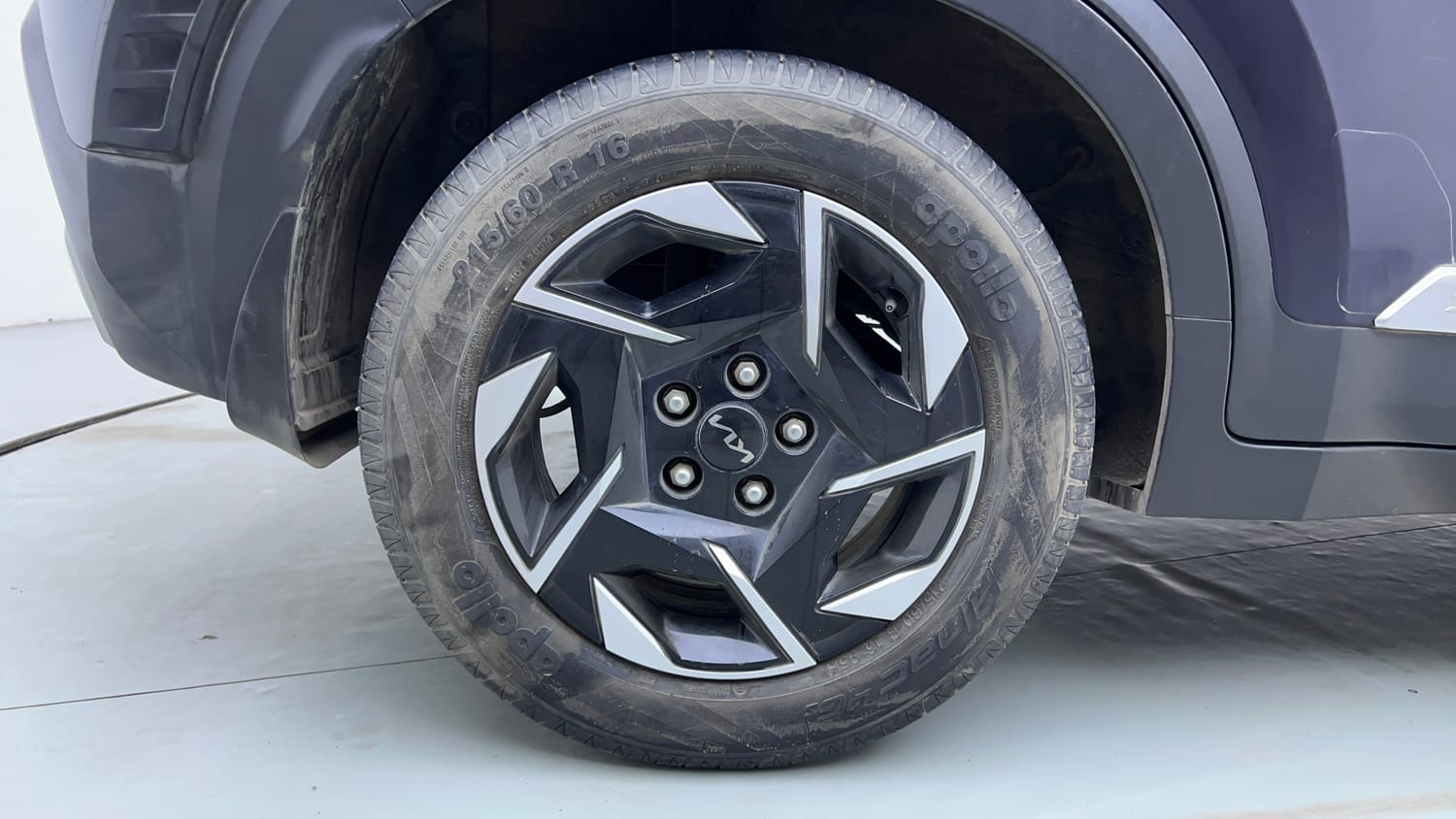 Used 2024 Kia Sonet HTK (O) 1.2 Petrol MT Petrol Manual tyres RIGHT REAR TYRE RIM VIEW