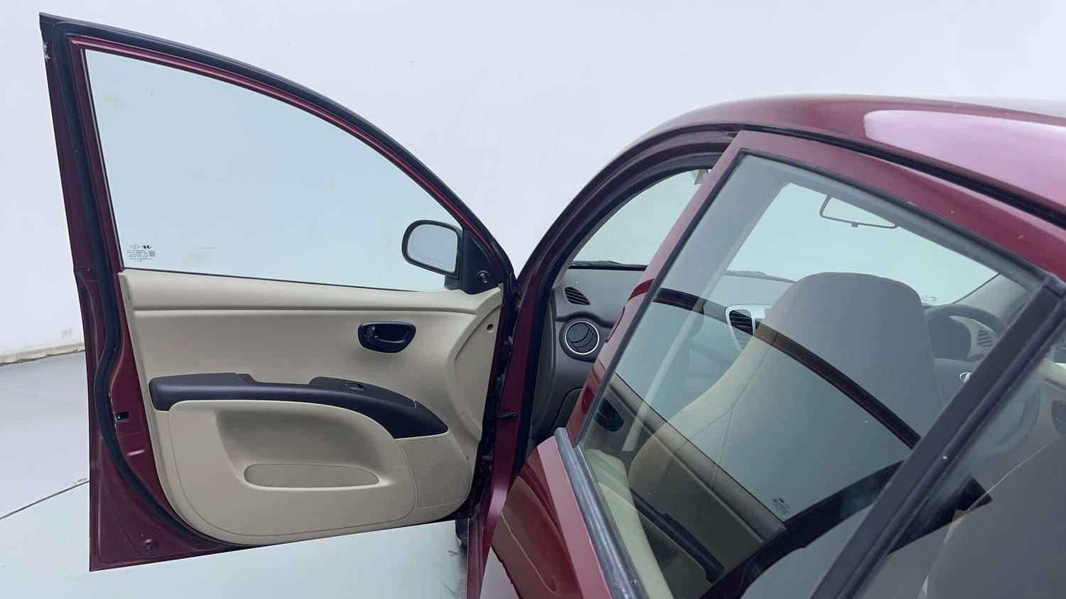 Used 2014 Hyundai i10 Magna 1.1 iRDE2 Petrol Manual interior LEFT FRONT DOOR OPEN VIEW