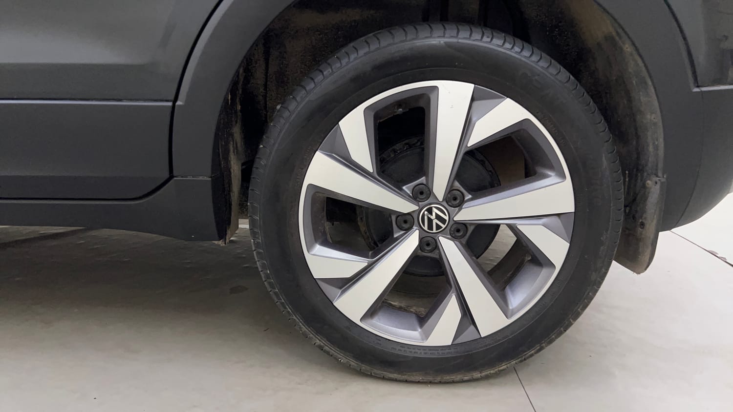 Used 2022 Volkswagen Taigun Topline 1.0 TSI MT Petrol Manual tyres LEFT REAR TYRE RIM VIEW