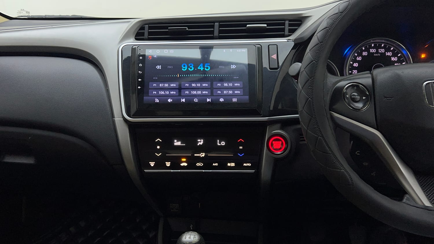 Used 2018 Honda City V Petrol Petrol Manual interior MUSIC SYSTEM & AC CONTROL VIEW