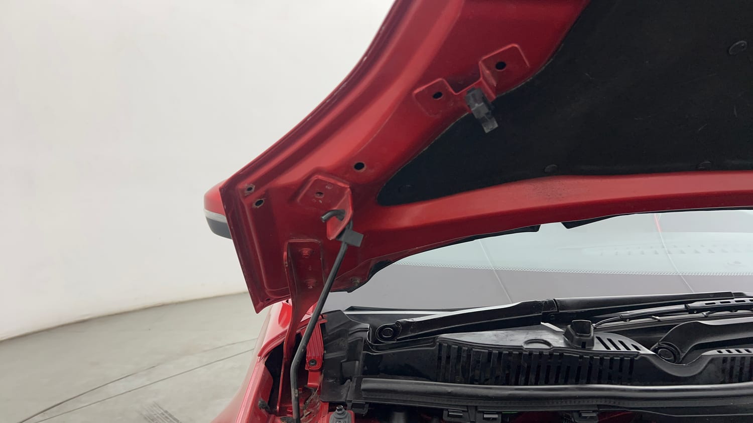 Used 2019 Tata Nexon XZ Plus Diesel Diesel Manual engine ENGINE RIGHT SIDE HINGE & APRON VIEW