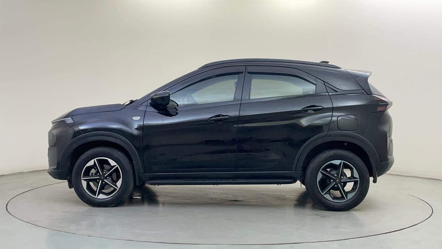 Used 2025 Tata Nexon Creative Plus (S) 1.2 6AMT Dark Edition Petrol Automatic exterior LEFT SIDE VIEW