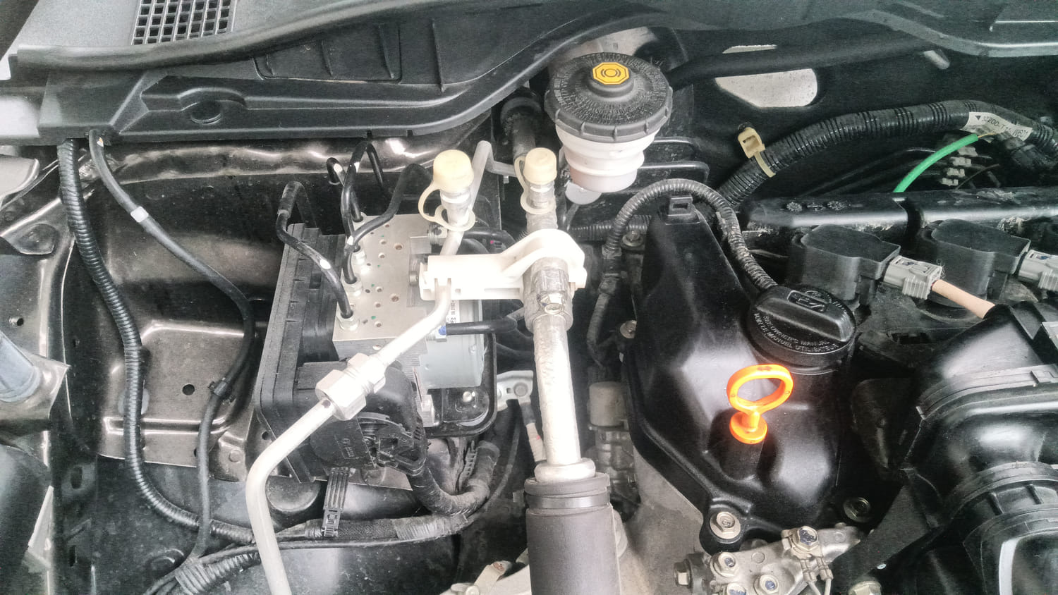 Used 2024 Honda City V Petrol CVT Petrol Automatic engine ENGINE RIGHT SIDE HINGE & APRON VIEW