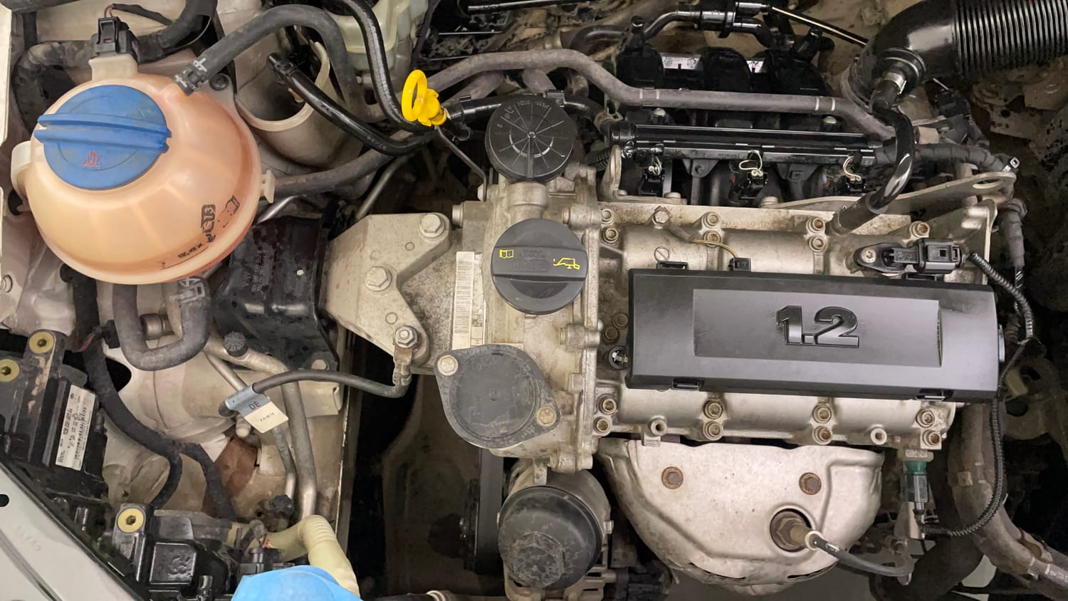 Used 2015 Volkswagen Polo Comfortline 1.2L (P) Petrol Manual engine ENGINE RIGHT SIDE VIEW
