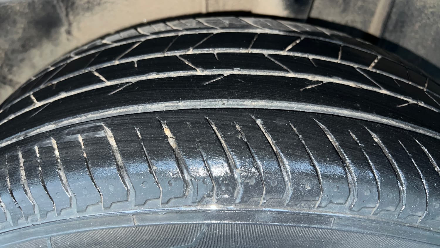 Used 2022 Nissan Magnite XV Premium Turbo CVT Petrol Automatic tyres LEFT REAR TYRE TREAD VIEW