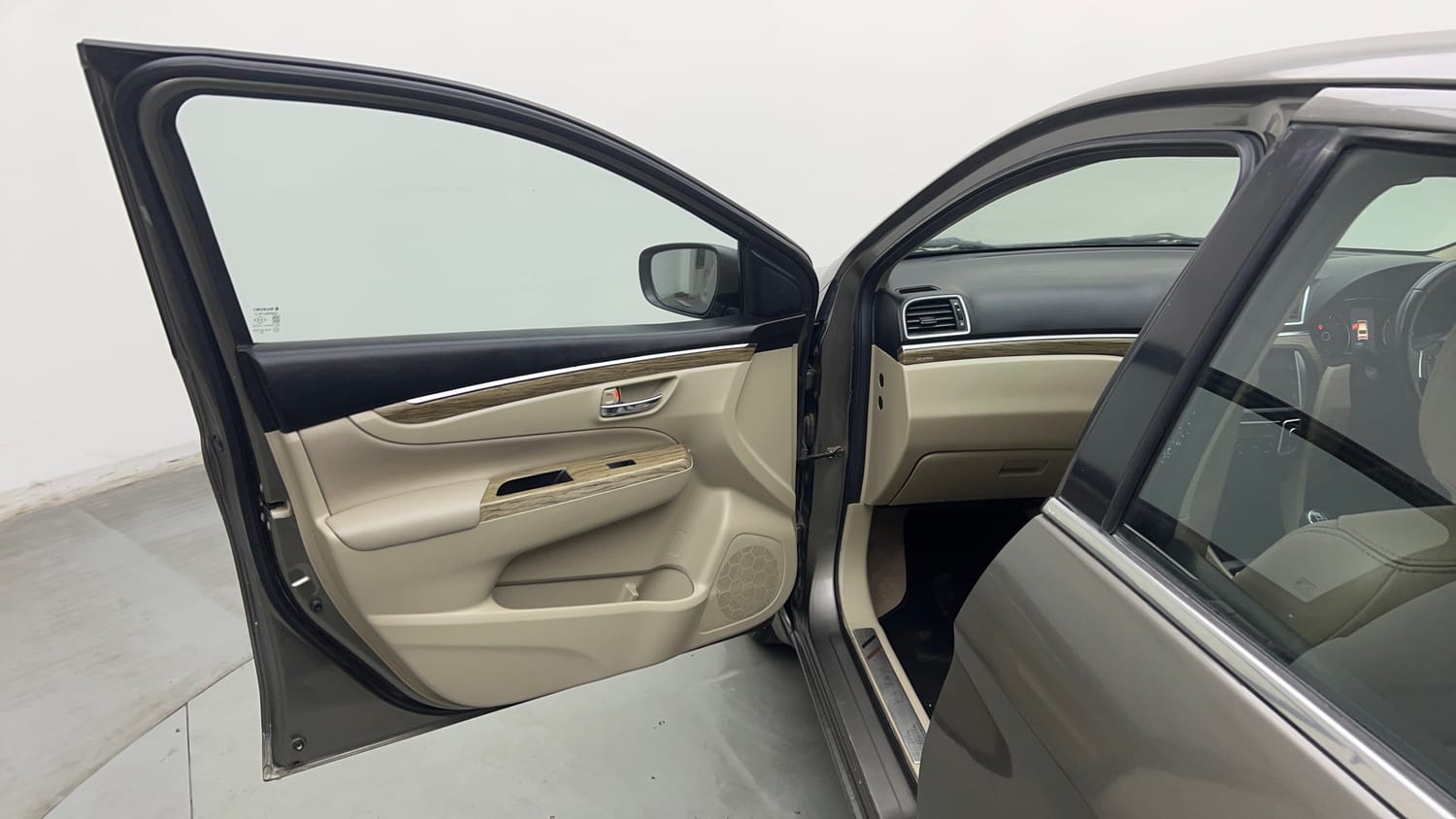 Used 2018 Maruti Suzuki Ciaz Alpha Hybrid 1.5 Petrol Manual interior LEFT FRONT DOOR OPEN VIEW