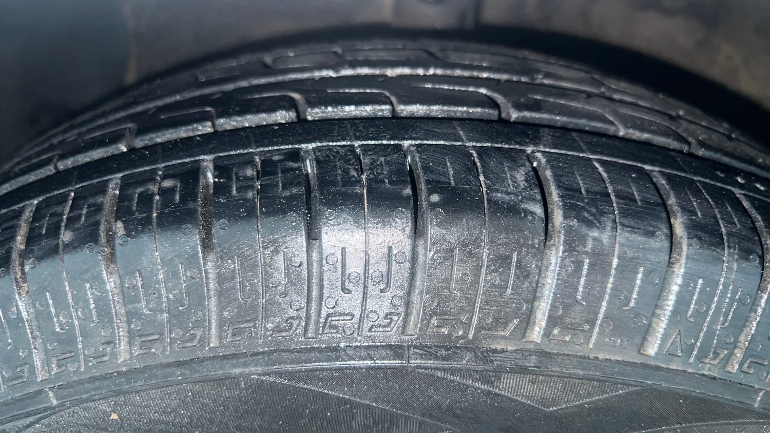 Used 2020 Hyundai Xcent S Petrol+cng(outside fitted) Cng Manual tyres LEFT FRONT TYRE TREAD VIEW