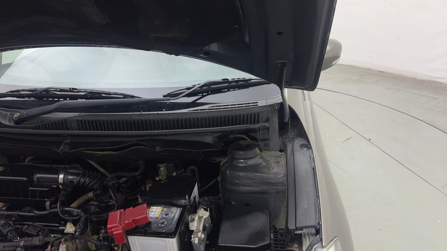 Used 2018 Maruti Suzuki Ciaz Alpha Hybrid 1.5 Petrol Manual engine ENGINE LEFT SIDE HINGE & APRON VIEW
