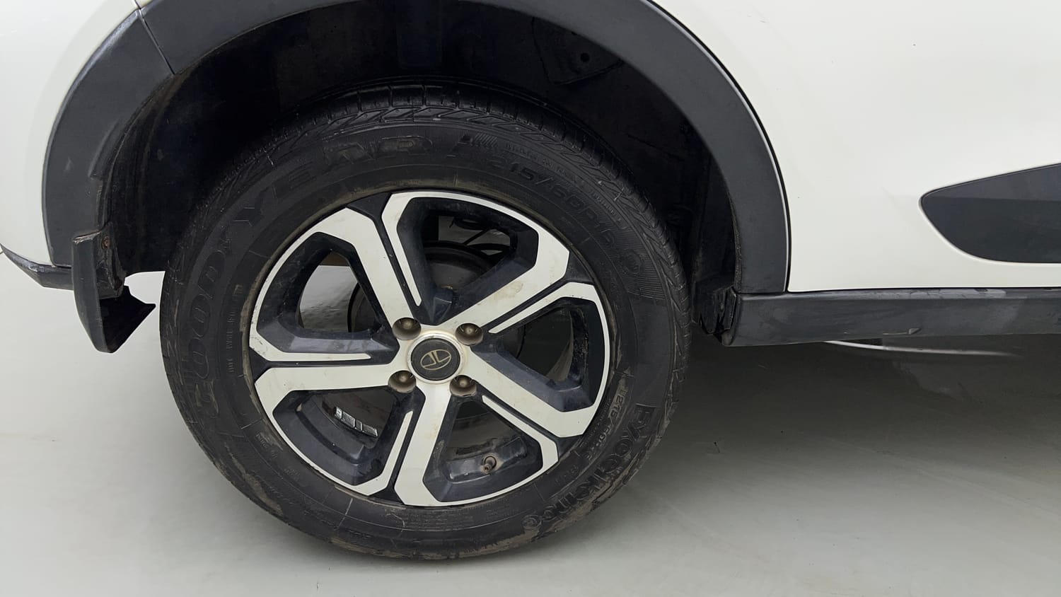 Used 2022 Tata Nexon XZ Plus (HS) Petrol Manual tyres RIGHT REAR TYRE RIM VIEW