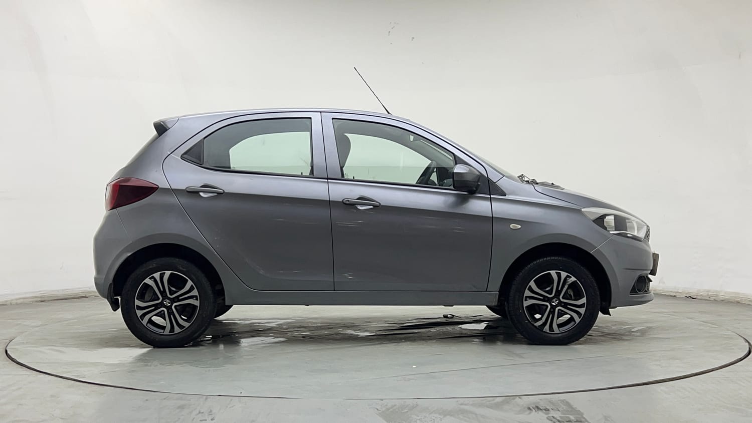 Used 2020 Tata Tiago Revotron XZA Petrol Automatic exterior RIGHT SIDE VIEW