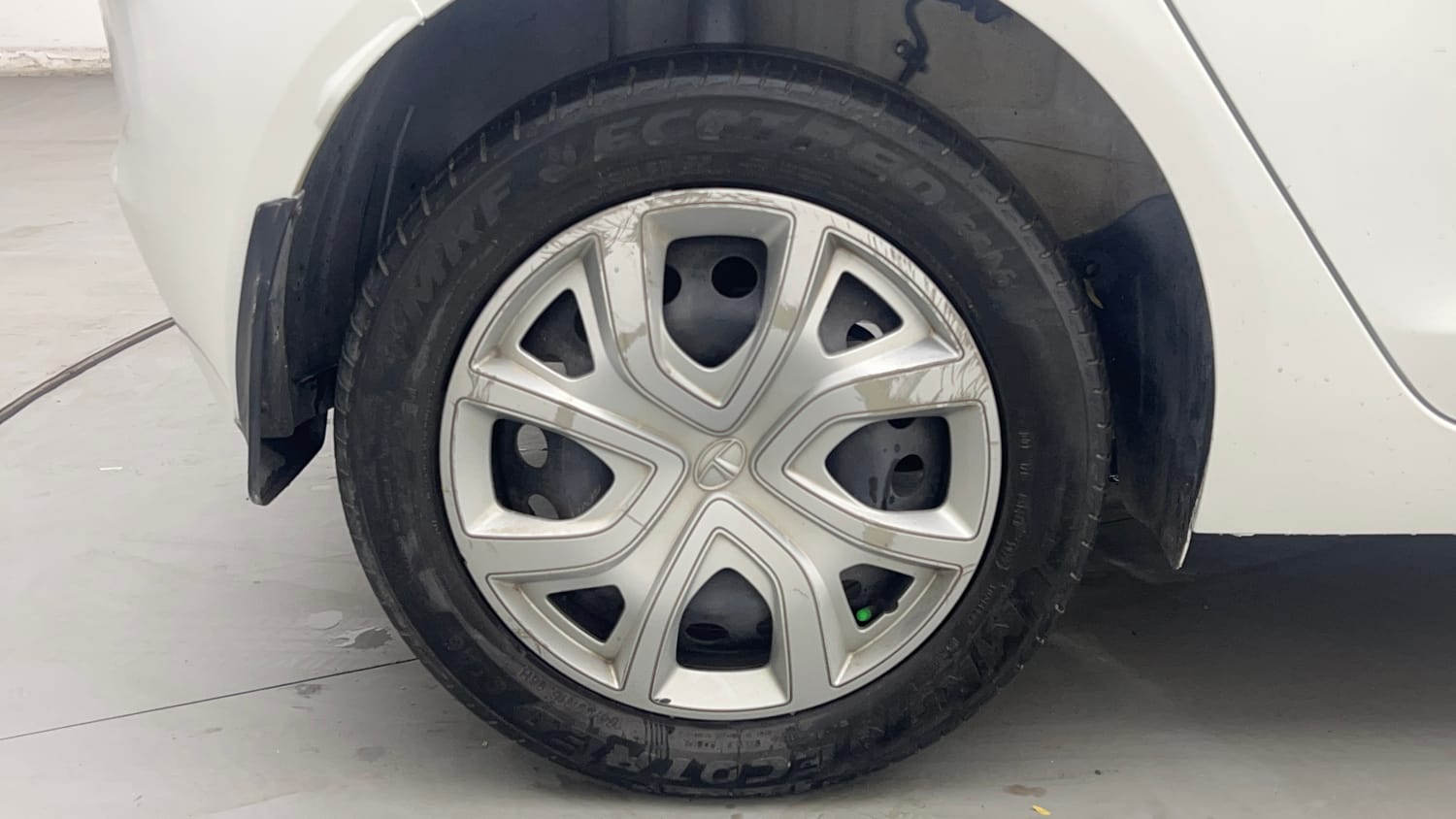 Used 2023 Tata Altroz XM Petrol Petrol Manual tyres RIGHT REAR TYRE RIM VIEW