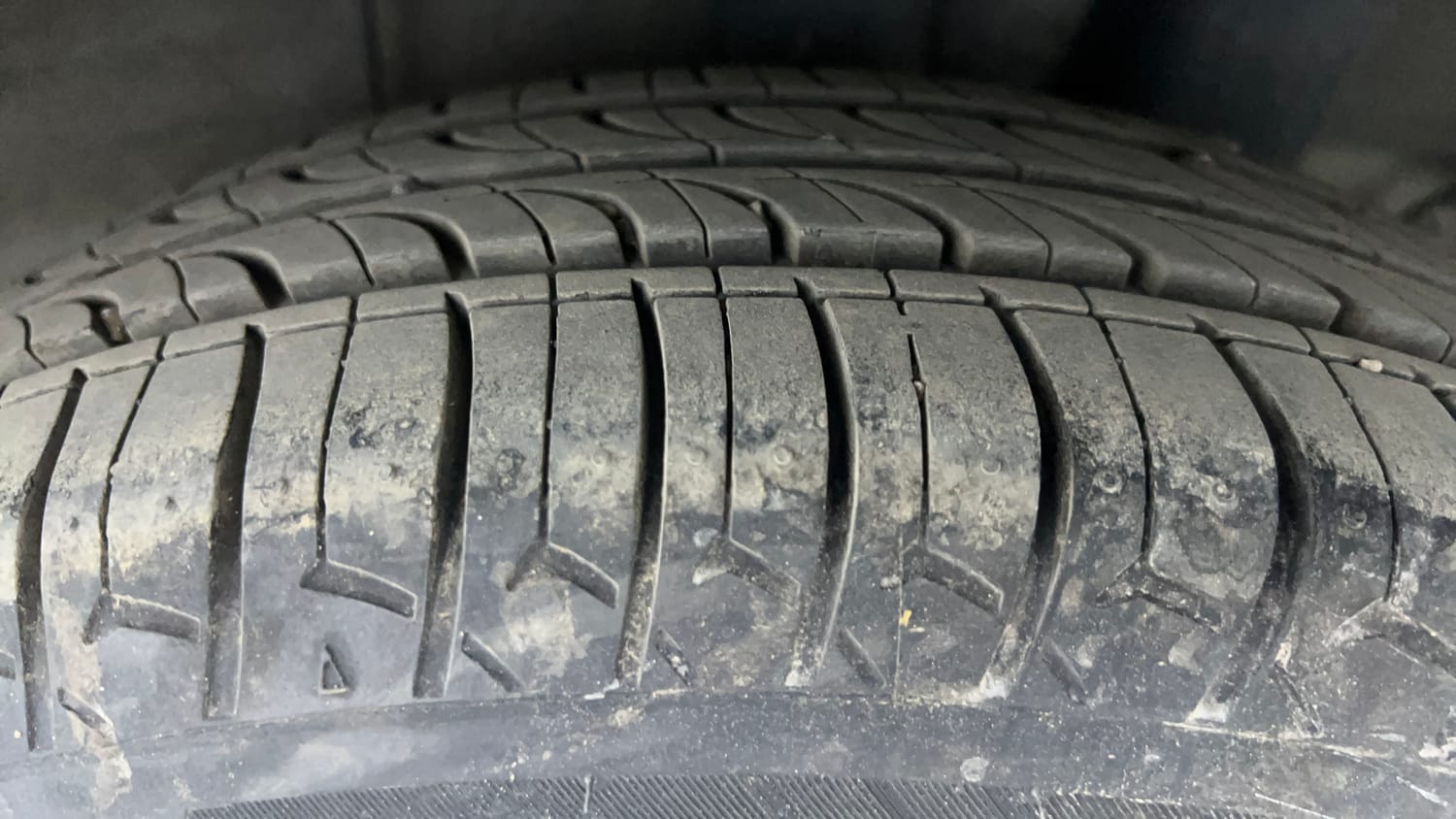 Used 2018 Hyundai Grand i10 Sportz AT 1.2 Kappa VTVT Petrol Automatic tyres LEFT REAR TYRE TREAD VIEW