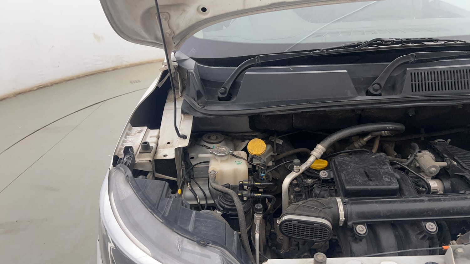 Used 2022 Renault Triber RXZ Dual Tone Petrol Manual engine ENGINE RIGHT SIDE HINGE & APRON VIEW
