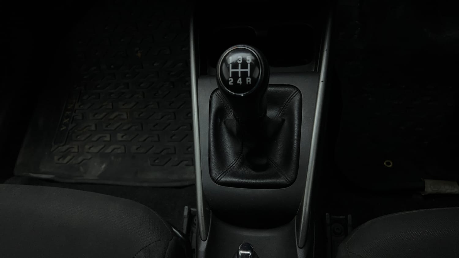 Used 2022 Maruti Suzuki Baleno Zeta MT Petrol Manual interior GEAR  KNOB VIEW