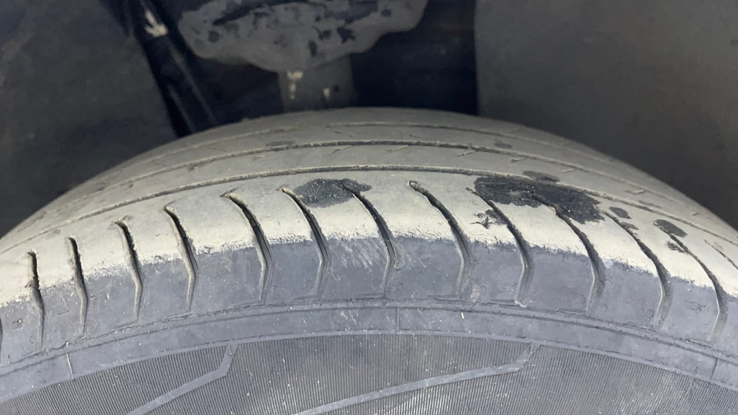 Used 2023 Skoda Kushaq Ambition 1.0L TSI MT Petrol Manual tyres RIGHT FRONT TYRE TREAD VIEW