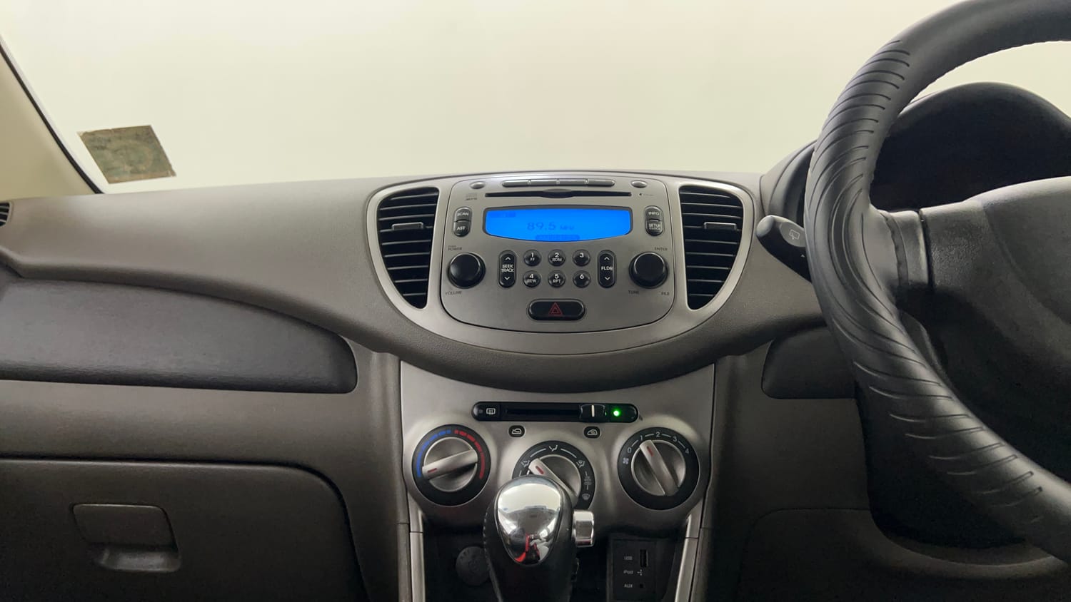 Used 2013 Hyundai i10 Sportz 1.2 AT Kappa2 Petrol Automatic interior MUSIC SYSTEM & AC CONTROL VIEW