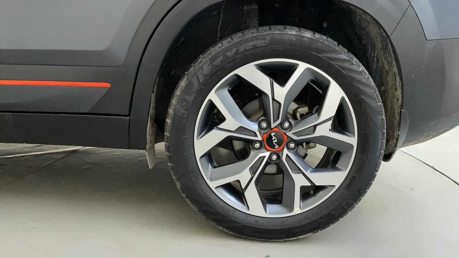 Used 2022 Kia Seltos X Line 1.4 DCT Petrol Automatic tyres LEFT REAR TYRE RIM VIEW