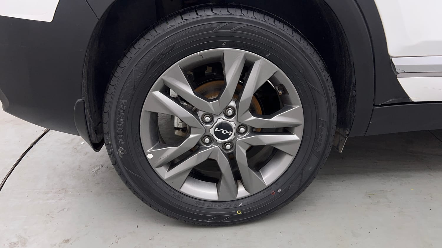 Used 2023 Kia Seltos HTX Plus 1.5 Diesel Diesel Manual tyres RIGHT REAR TYRE RIM VIEW