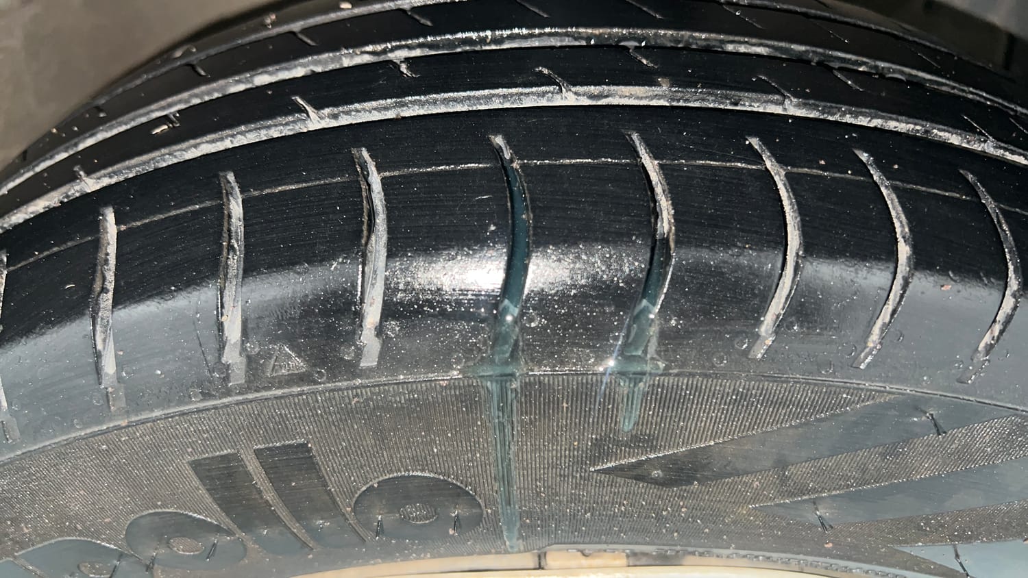 Used 2013 Maruti Suzuki Swift VXi Petrol Manual tyres RIGHT FRONT TYRE TREAD VIEW