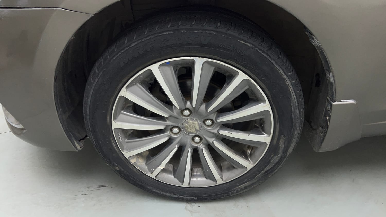 Used 2018 Maruti Suzuki Ciaz Alpha Hybrid 1.5 Petrol Manual tyres LEFT FRONT TYRE RIM VIEW
