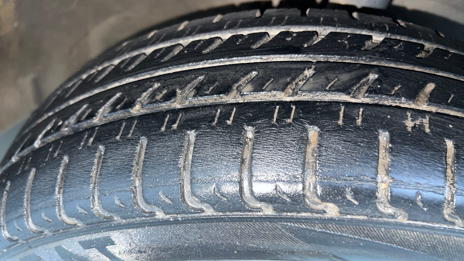 Used 2013 Maruti Suzuki Wagon R VXI Petrol Manual tyres RIGHT FRONT TYRE TREAD VIEW