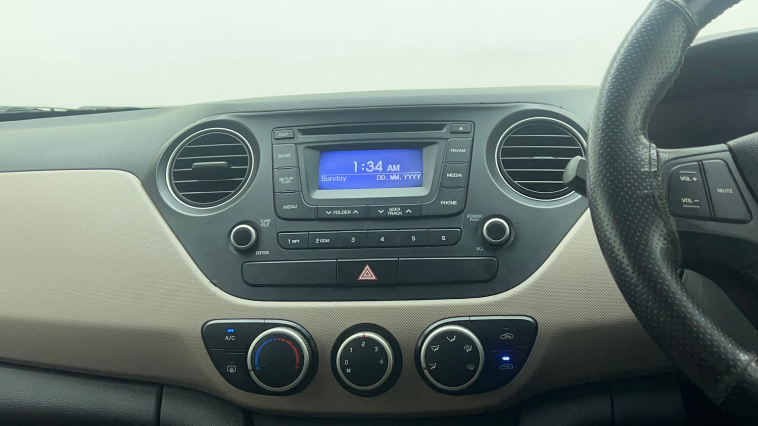 Used 2014 Hyundai Xcent S 1.2 Petrol Manual top_features Integrated (in-dash) music system