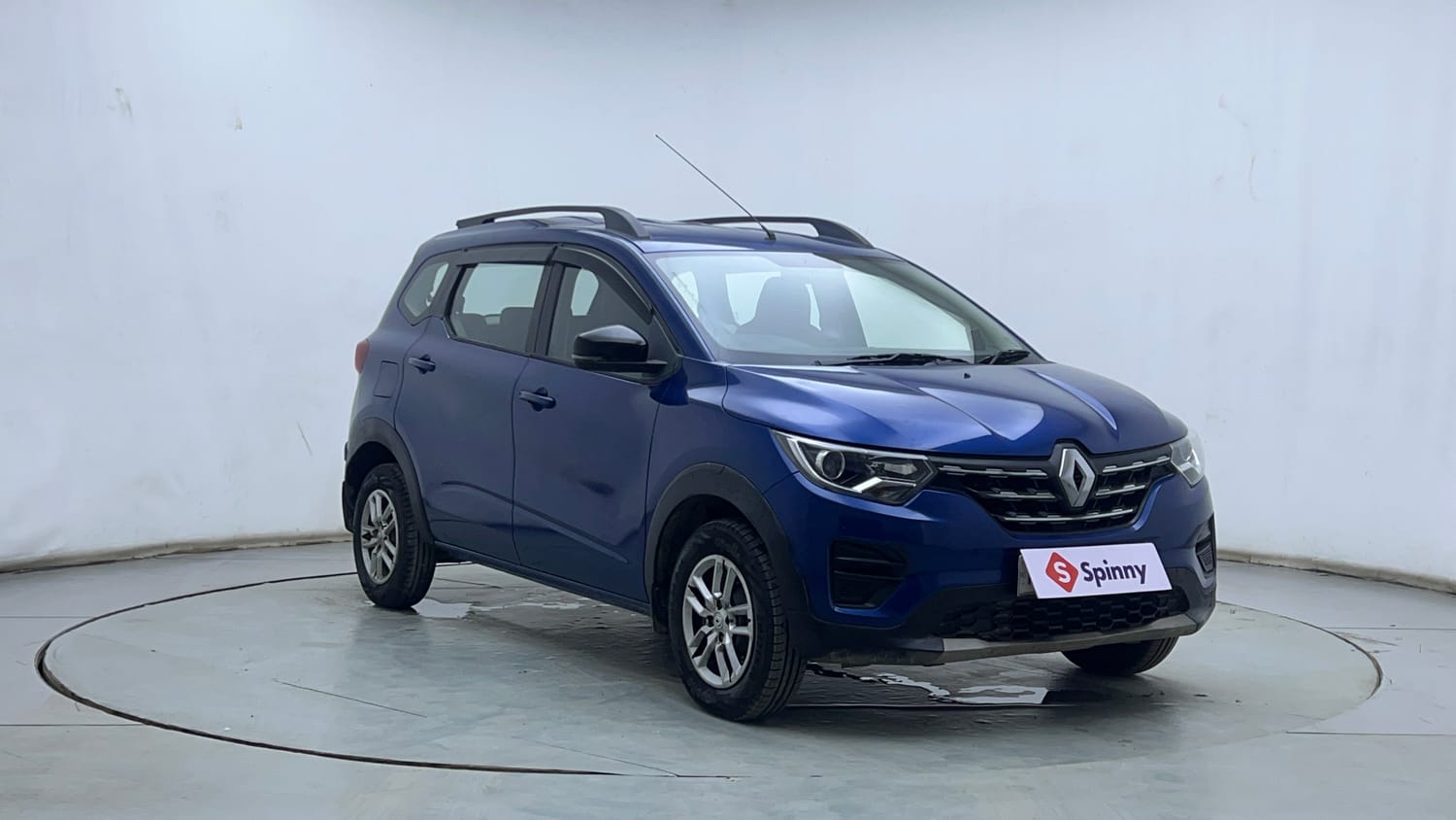 Used 2021 Renault Triber RXT Petrol Manual exterior RIGHT FRONT CORNER VIEW