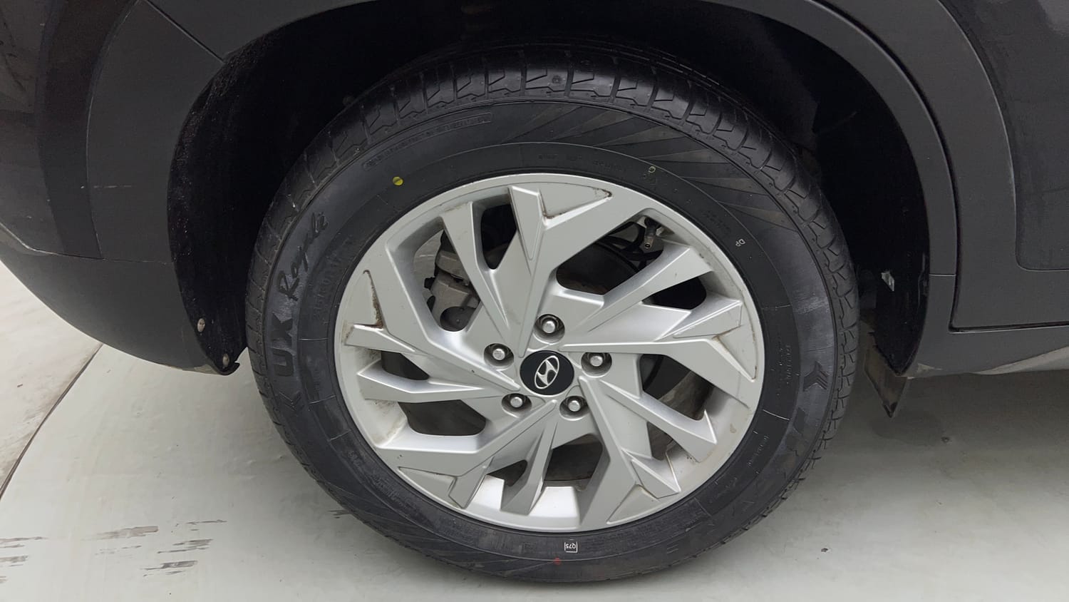 Used 2024 Hyundai Creta SX 1.5 Petrol IVT Petrol Automatic tyres RIGHT REAR TYRE RIM VIEW