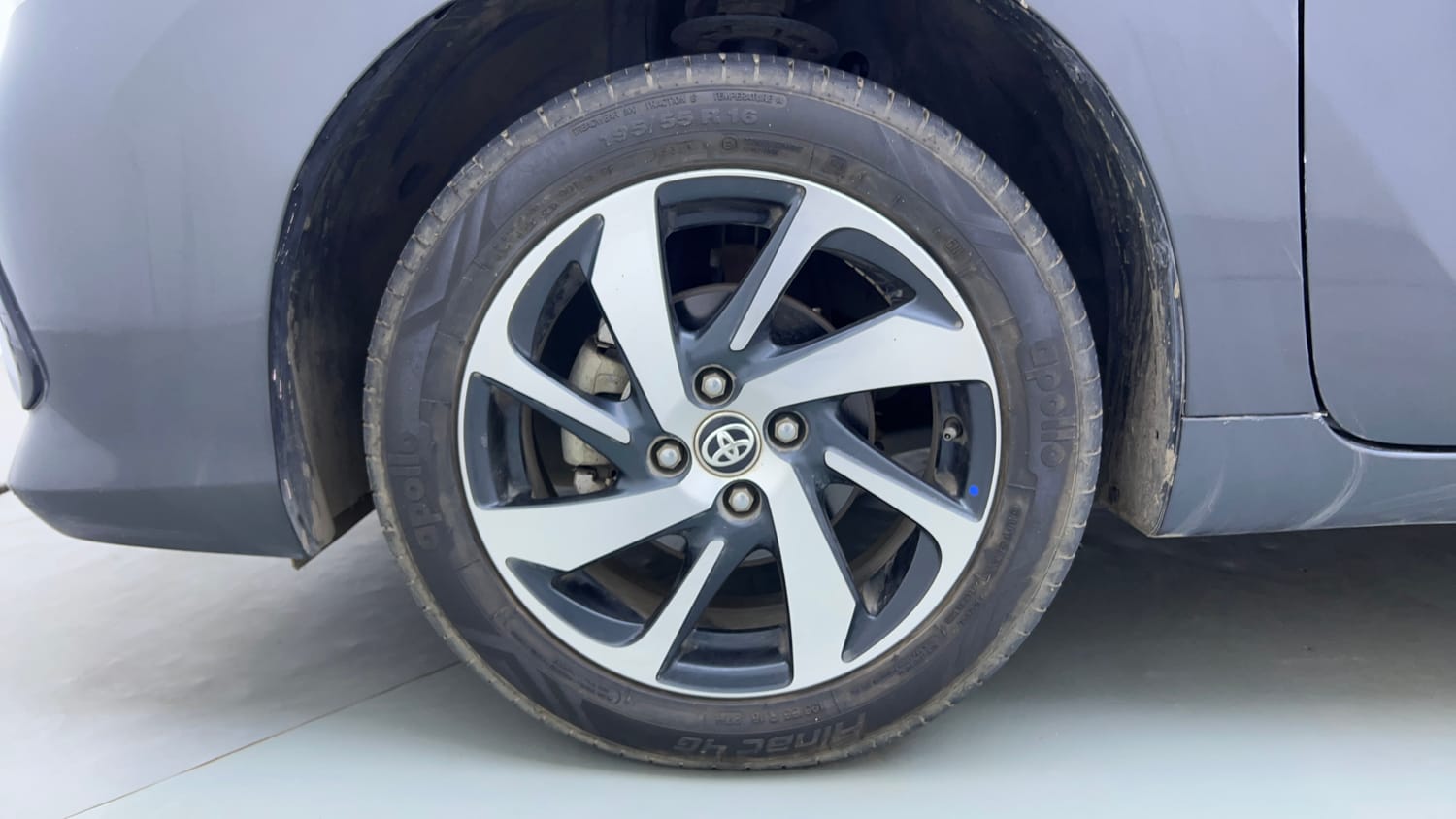 Used 2024 Toyota Glanza G AMT Petrol Automatic tyres LEFT FRONT TYRE RIM VIEW