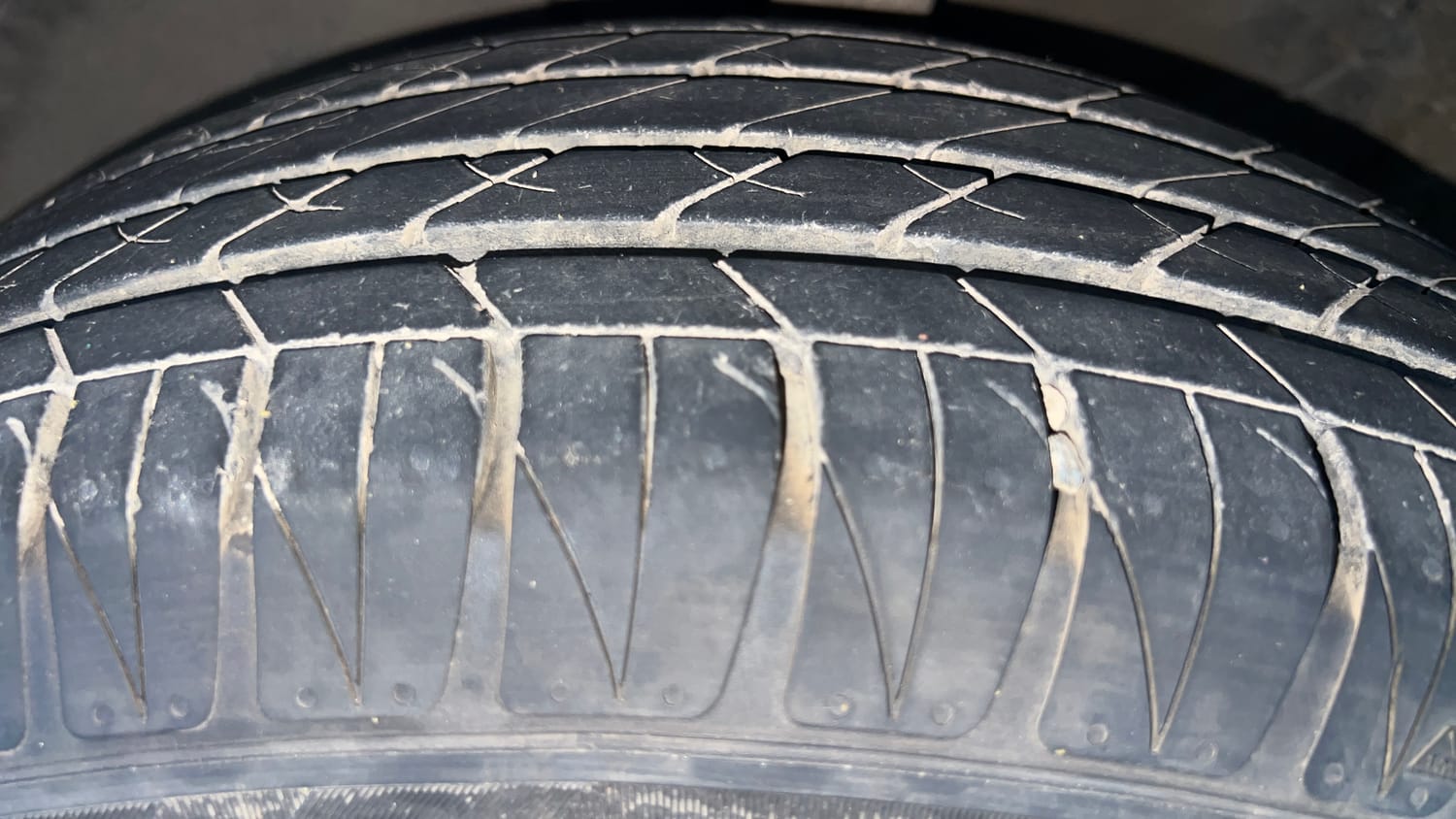 Used 2024 Kia Sonet HTK (O) 1.2 Petrol MT Petrol Manual tyres LEFT FRONT TYRE TREAD VIEW