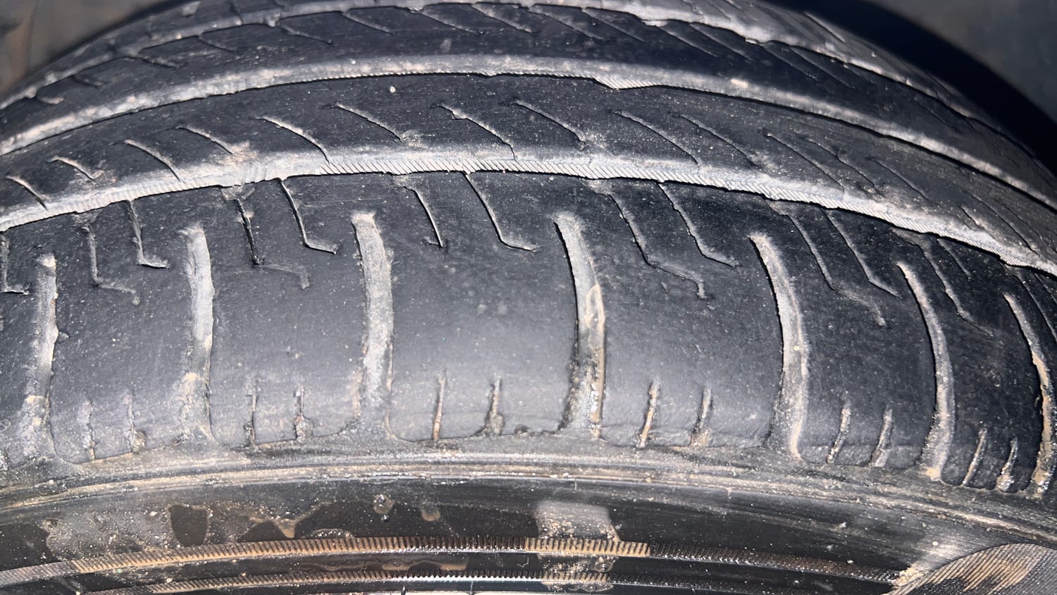 Used 2016 Tata Tiago Revotron XT Petrol Manual tyres LEFT FRONT TYRE TREAD VIEW