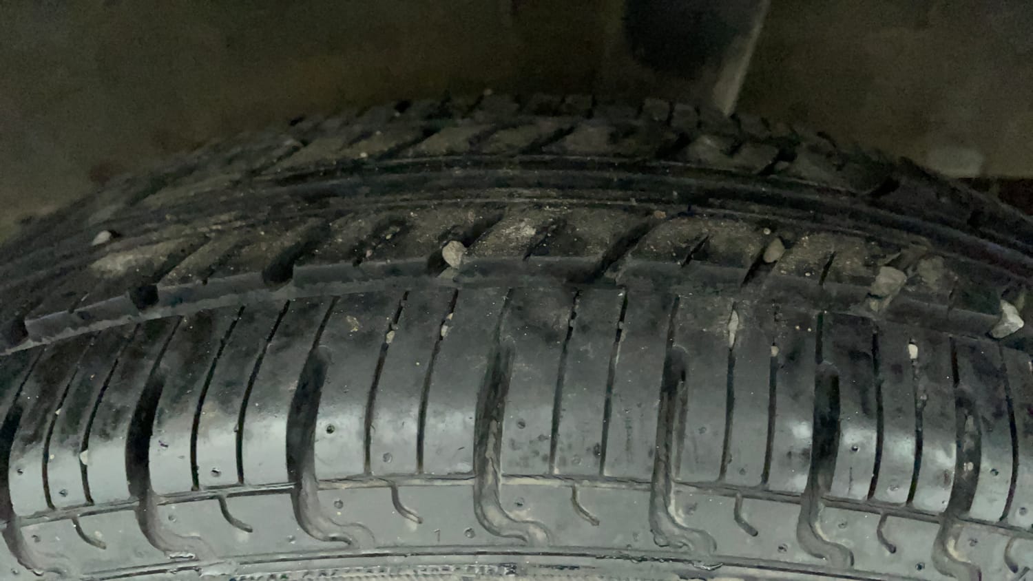 Used 2018 Renault Kwid 1.0 RXT AMT Opt Petrol Automatic tyres LEFT REAR TYRE TREAD VIEW