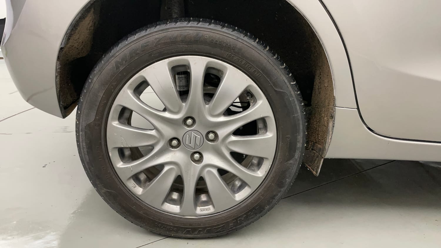 Used 2017 Maruti Suzuki Baleno Alpha 1.2 Petrol Manual tyres RIGHT REAR TYRE RIM VIEW