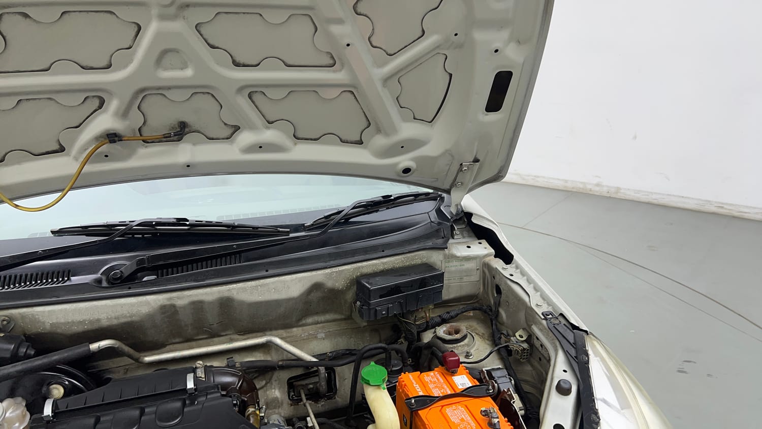 Used 2016 Maruti Suzuki Alto K10 LXi Petrol Manual engine ENGINE LEFT SIDE HINGE & APRON VIEW