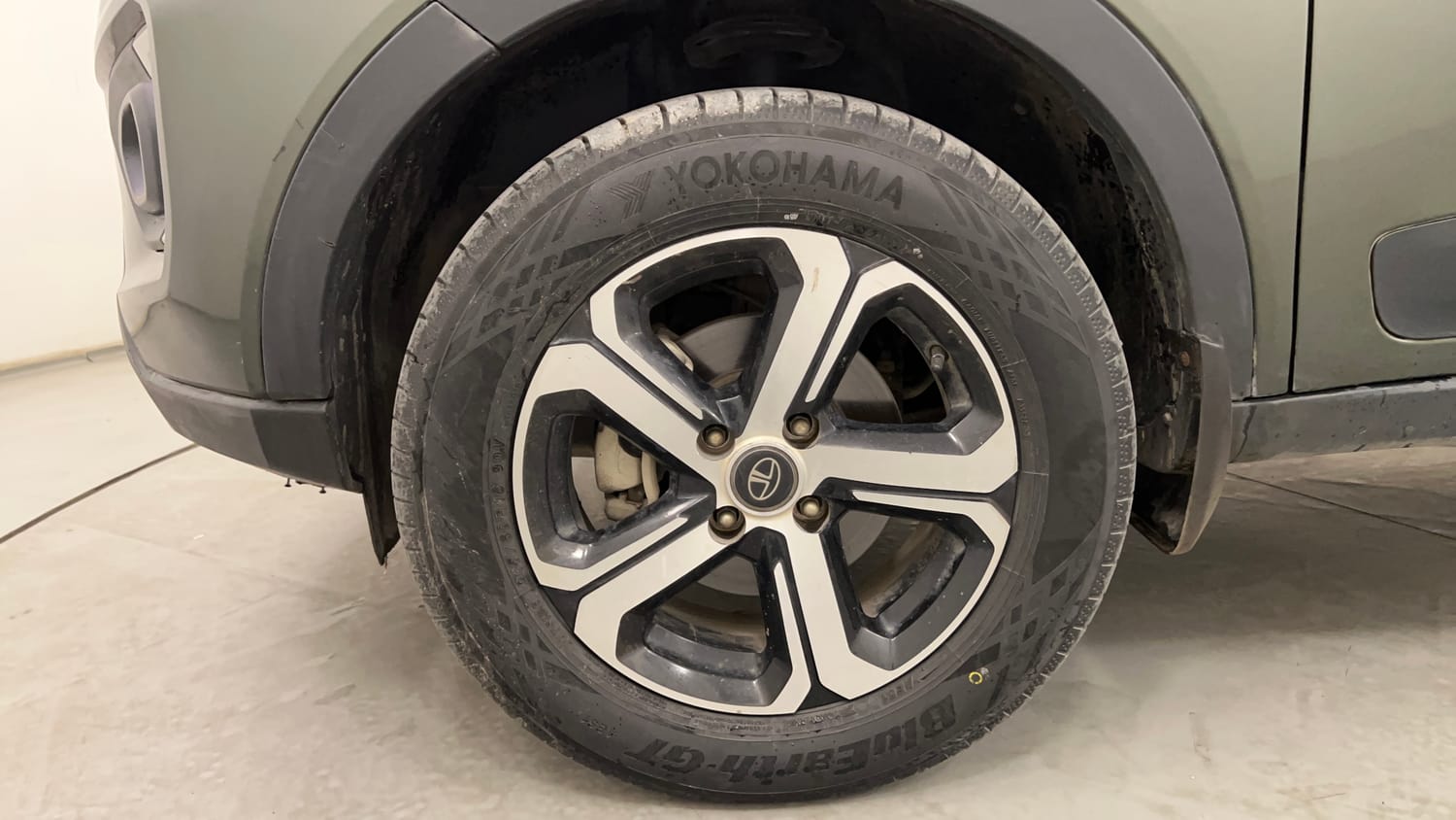 Used 2021 Tata Nexon XZ Plus (O) Petrol Manual tyres LEFT FRONT TYRE RIM VIEW