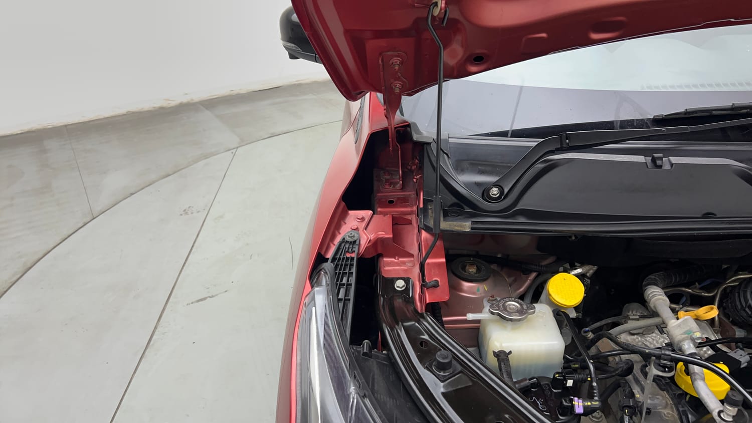 Used 2022 Nissan Magnite XV Premium Turbo CVT Petrol Automatic engine ENGINE RIGHT SIDE HINGE & APRON VIEW