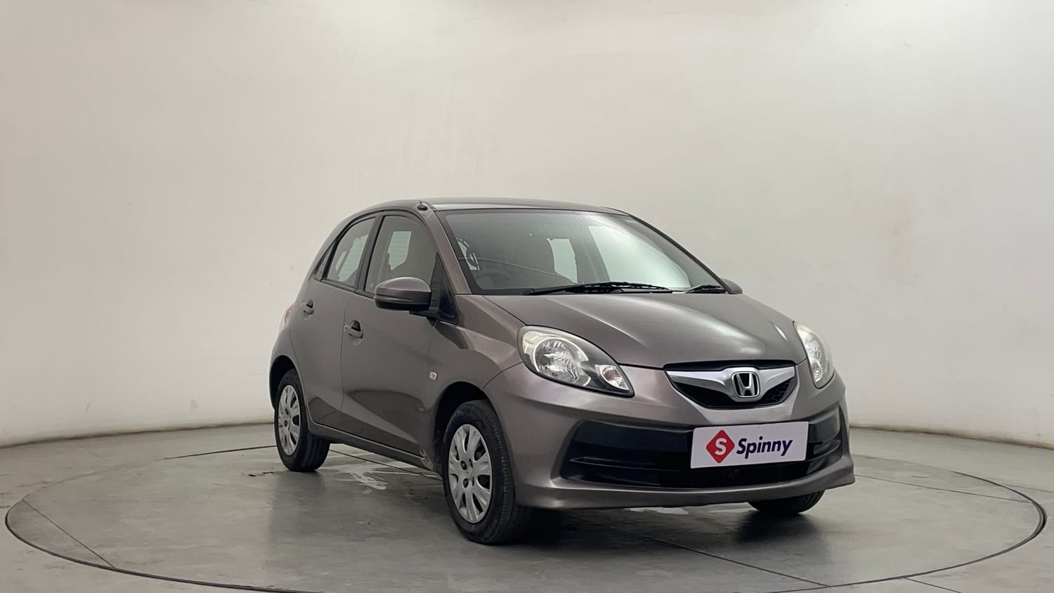 Used 2015 Honda Brio S MT Petrol Manual exterior RIGHT FRONT CORNER VIEW