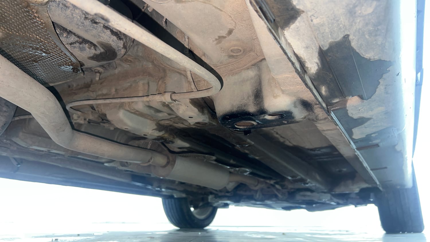 Used 2022 Mahindra XUV 300 W8 1.5 Diesel Diesel Manual extra REAR RIGHT UNDERBODY VIEW