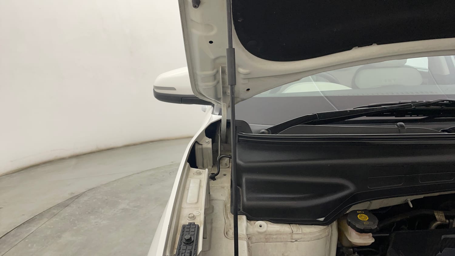 Used 2022 Hyundai Creta SX 1.5 Petrol Petrol Manual engine ENGINE RIGHT SIDE HINGE & APRON VIEW