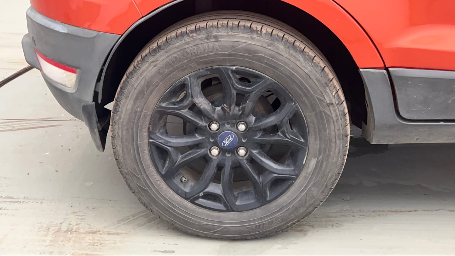Used 2017 Ford EcoSport Titanium 1.5L Ti-VCT AT Petrol Automatic tyres RIGHT REAR TYRE RIM VIEW