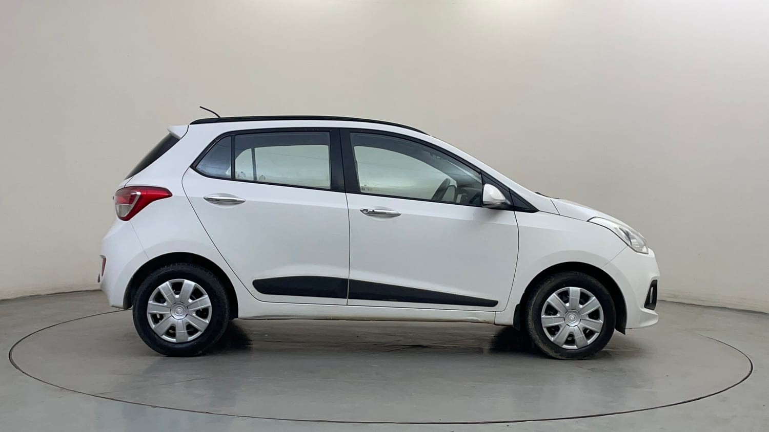 Used 2014 Hyundai Grand i10 Sportz 1.2 Kappa VTVT Petrol Manual exterior RIGHT SIDE VIEW