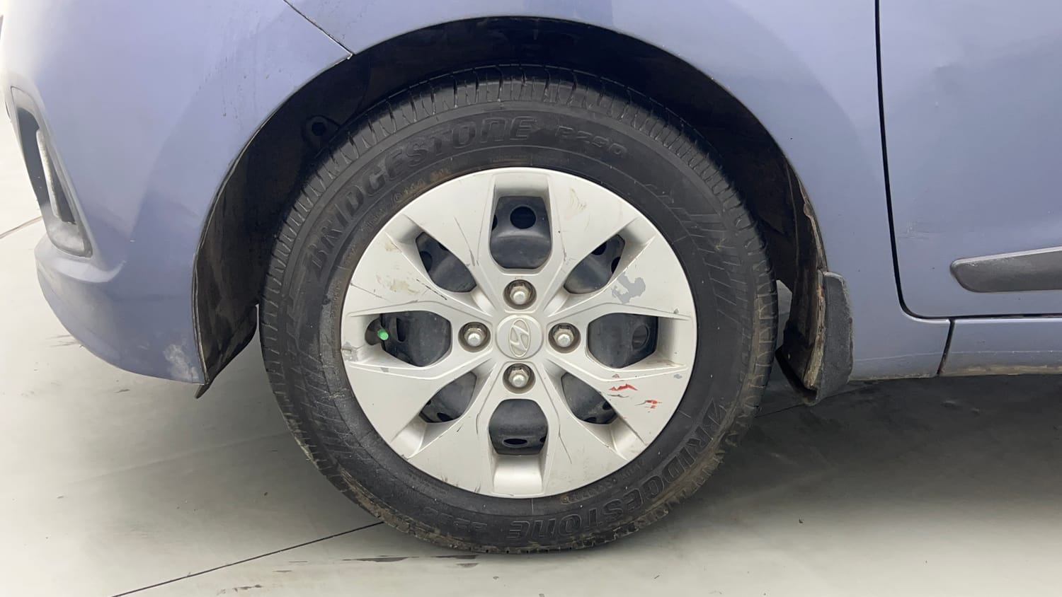 Used 2014 Hyundai Xcent S 1.2 Petrol Manual tyres LEFT FRONT TYRE RIM VIEW