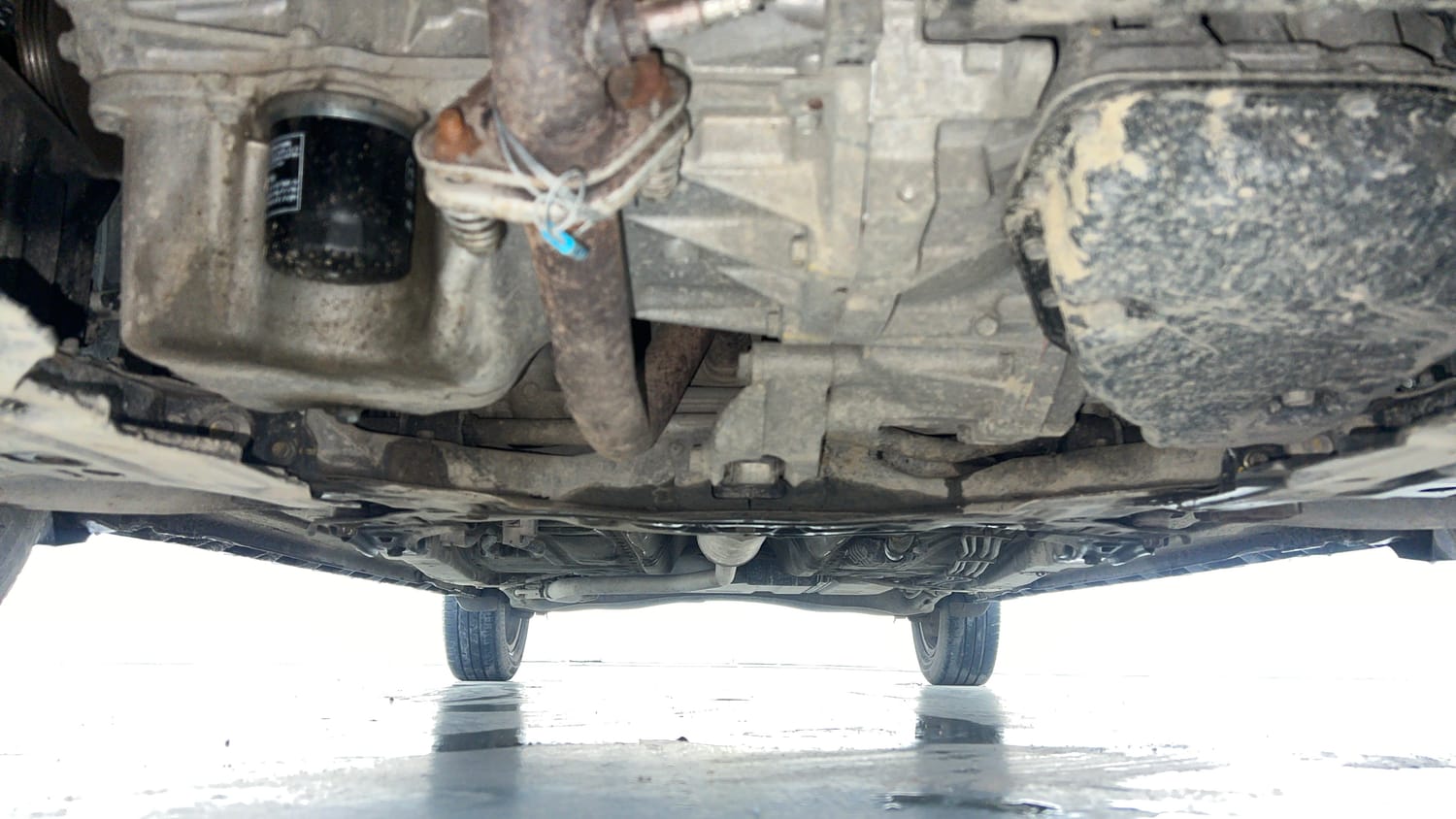 Used 2022 Maruti Suzuki XL6 Zeta AT Petrol Petrol Automatic extra FRONT LEFT UNDERBODY VIEW