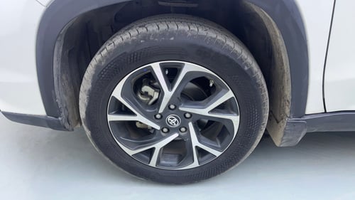 Used 2024 Toyota Urban Cruiser Hyryder V Hybrid Dual Tone Hybrid Automatic tyres LEFT FRONT TYRE RIM VIEW
