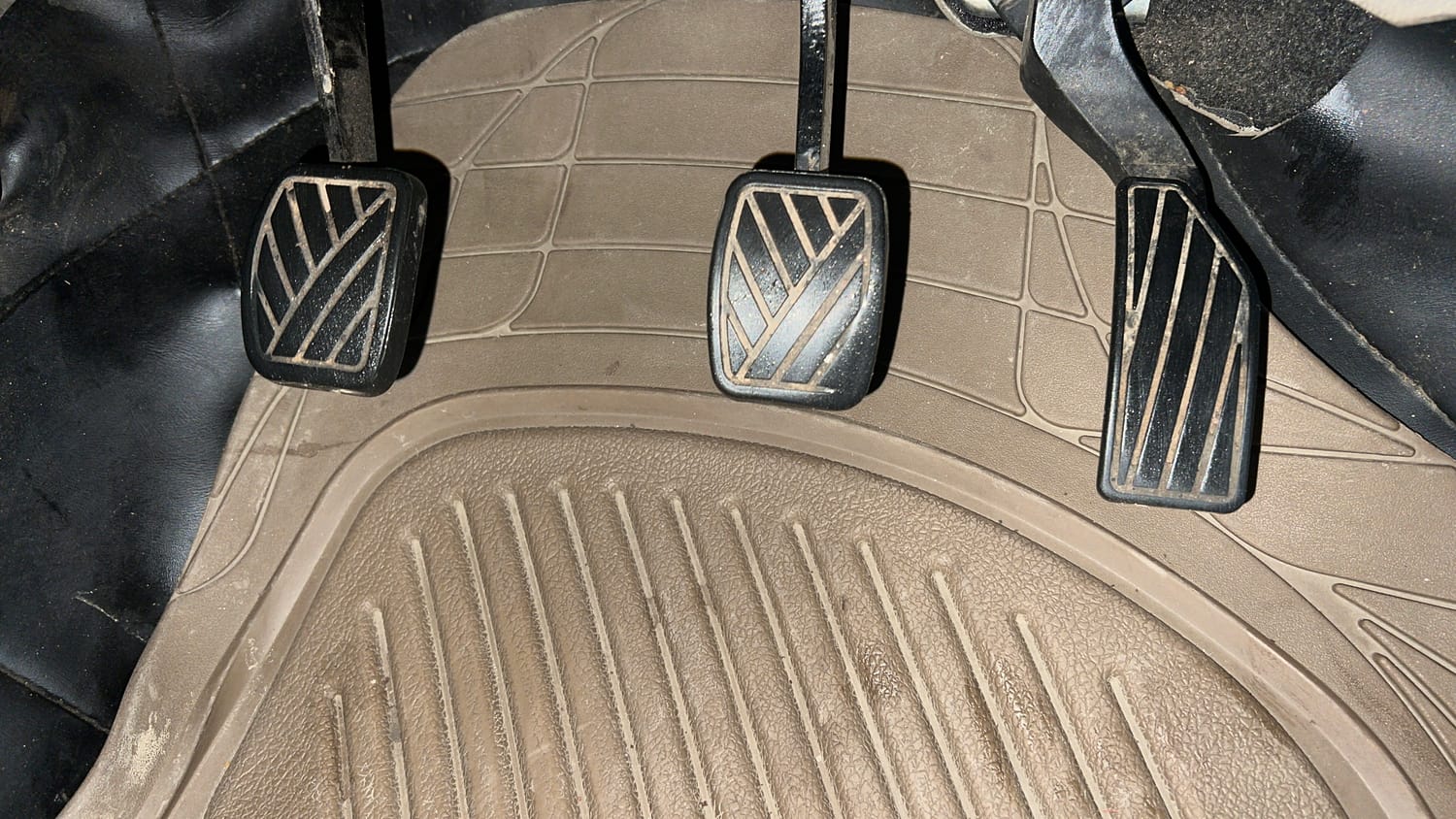 Used 2013 Maruti Suzuki Swift VXi Petrol Manual interior PEDALS VIEW