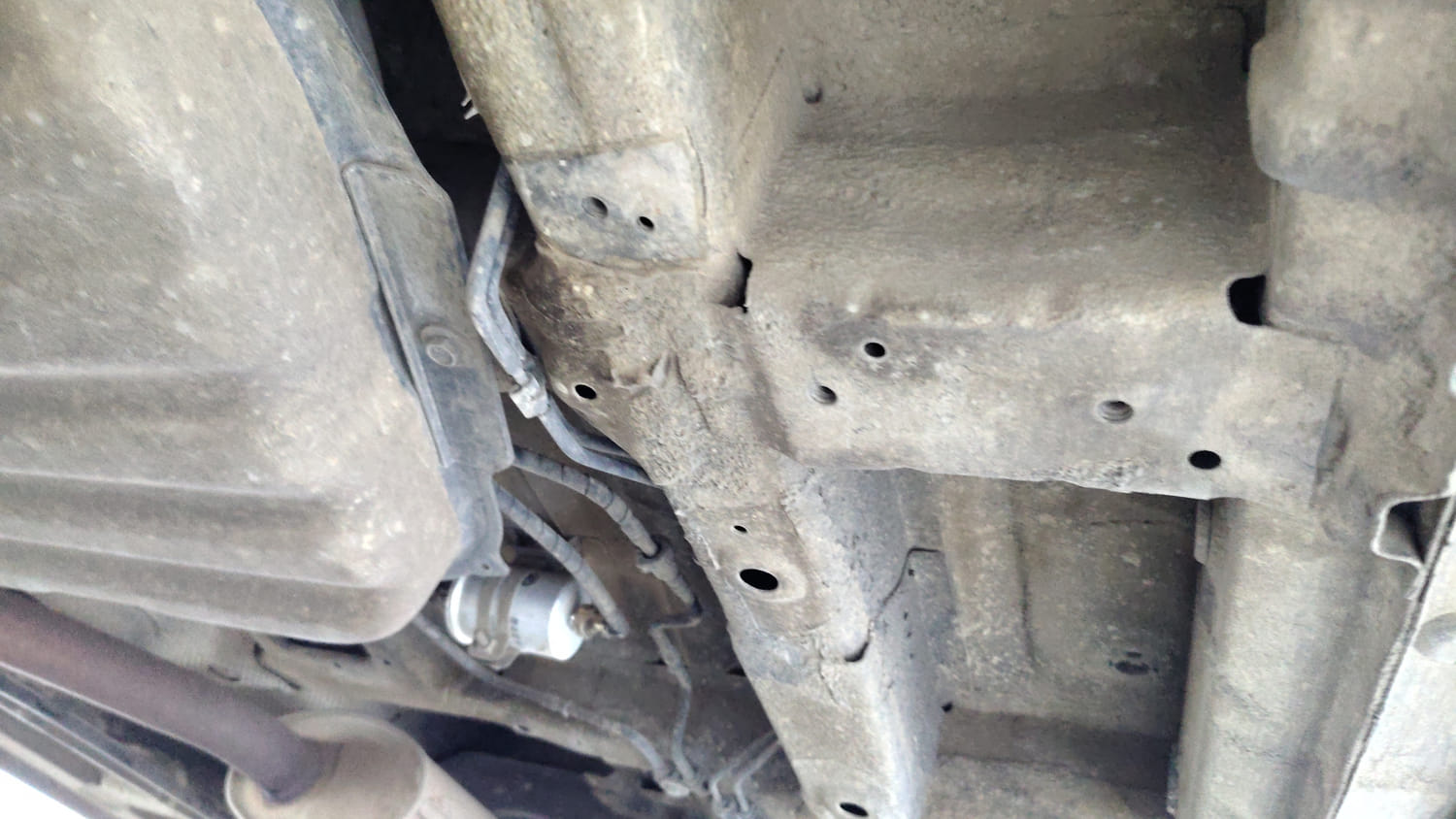Used 2021 MG Motors Hector Plus Sharp 1.5 Petrol Turbo DCT 6-STR Petrol Automatic extra REAR RIGHT UNDERBODY VIEW