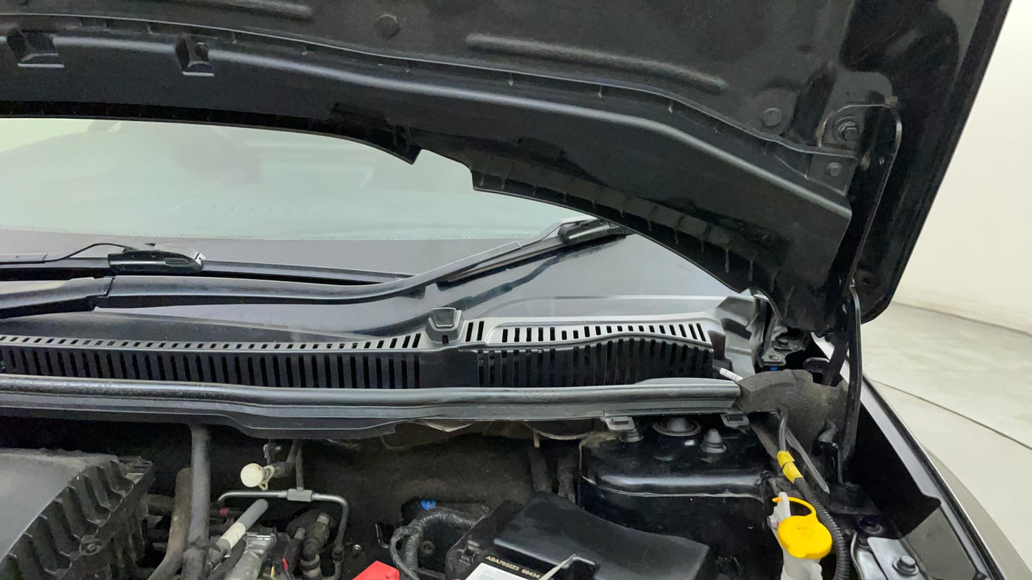 Used 2025 Tata Nexon Creative Plus (S) 1.2 6AMT Dark Edition Petrol Automatic engine ENGINE LEFT SIDE HINGE & APRON VIEW